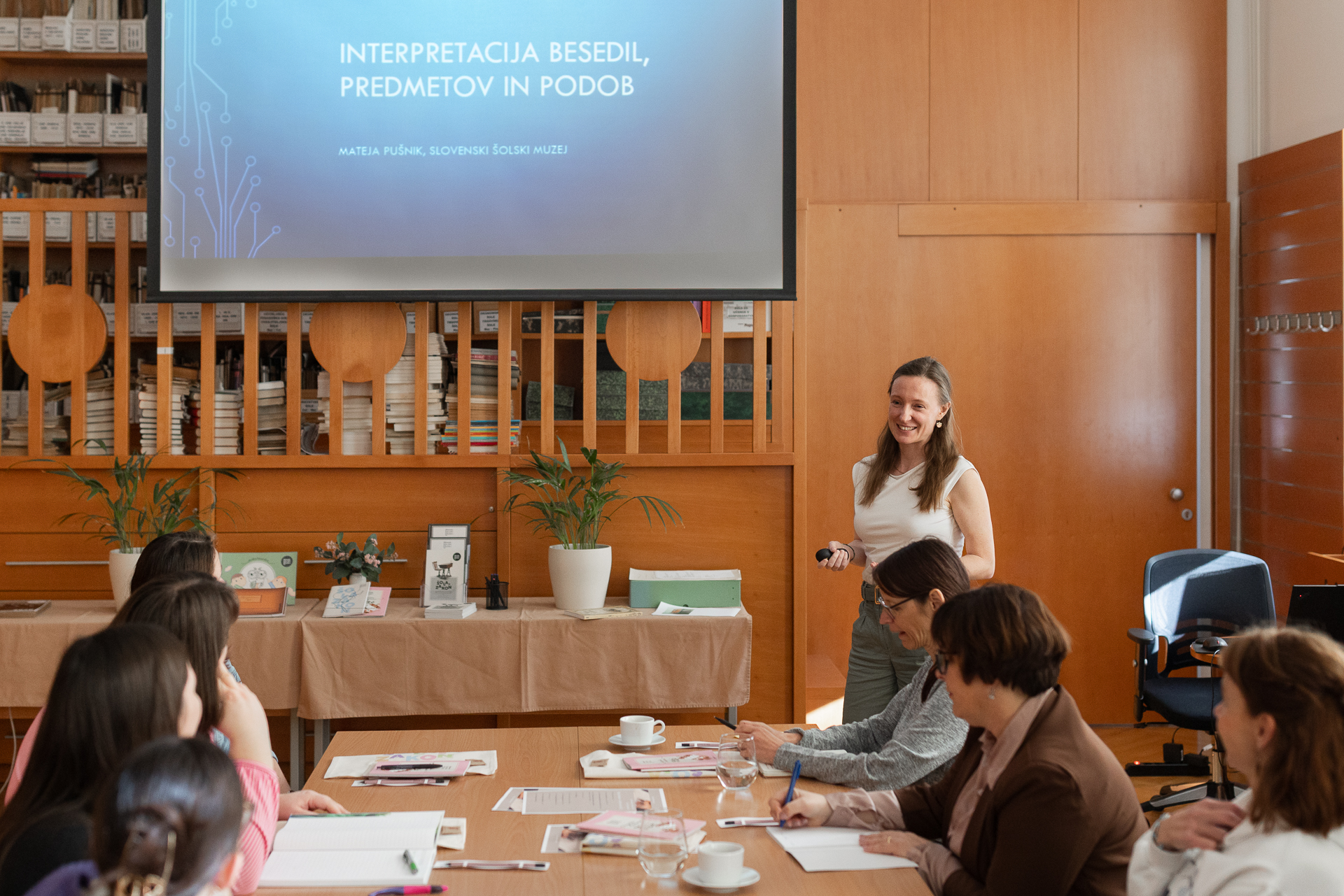 Izobraževanje za učitelje KATIS 2026 - delavnica interpretacija besedil in predmetov