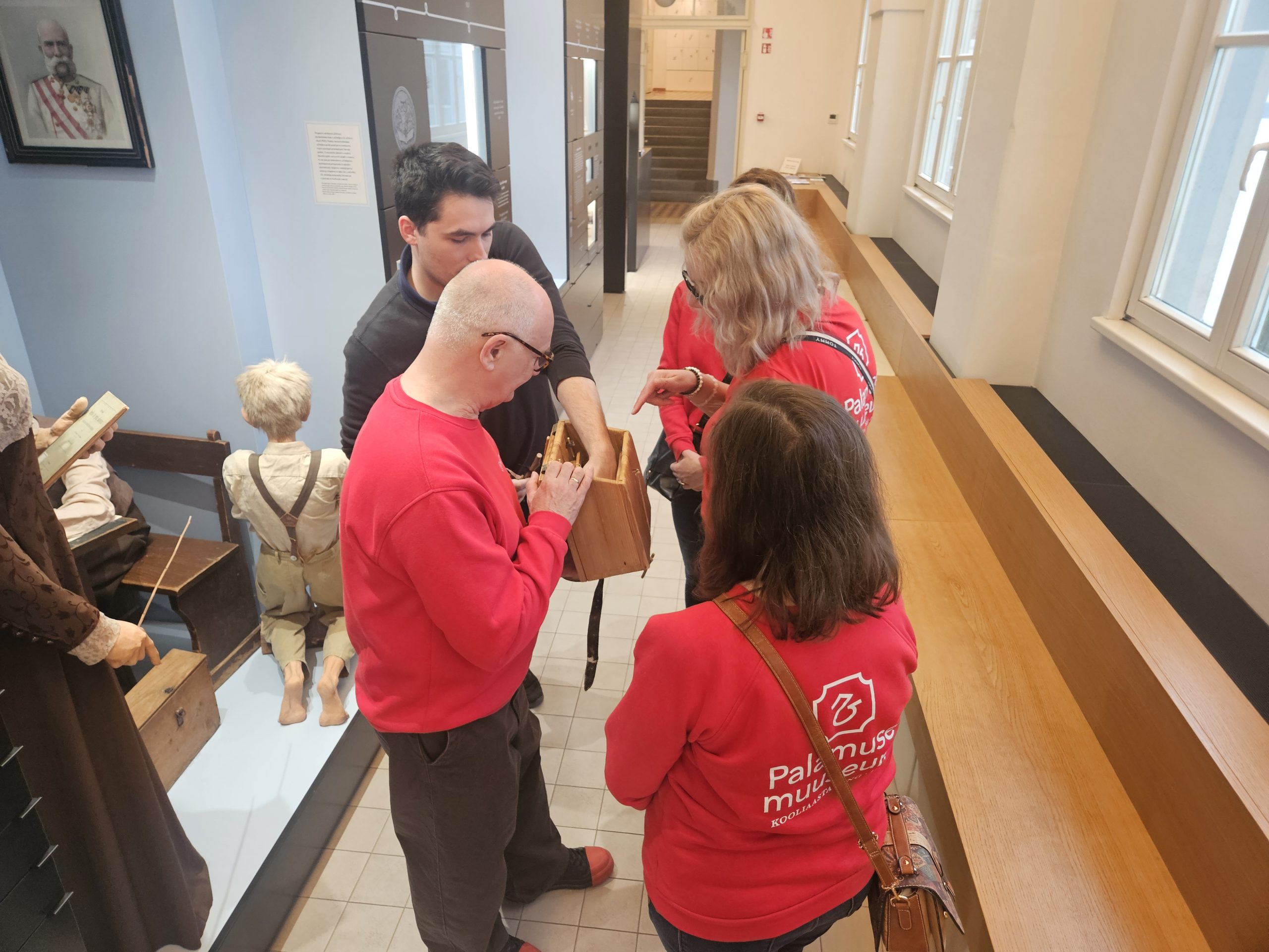 Vodstvo po razstavi Šola je zakon!