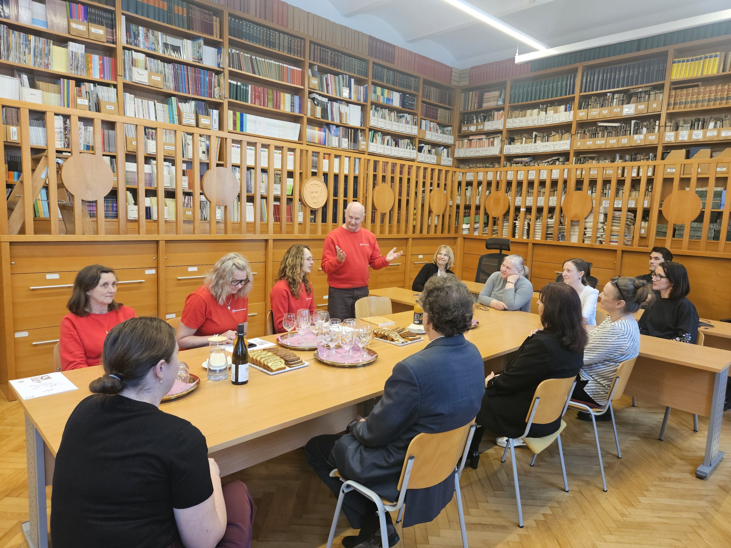 Pogovor v knjižnici