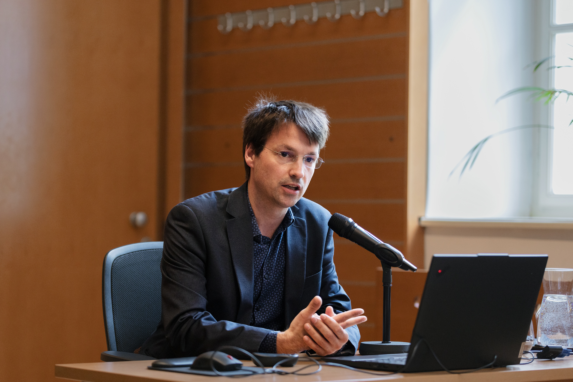 Predavatelj dr. Robert Devetak